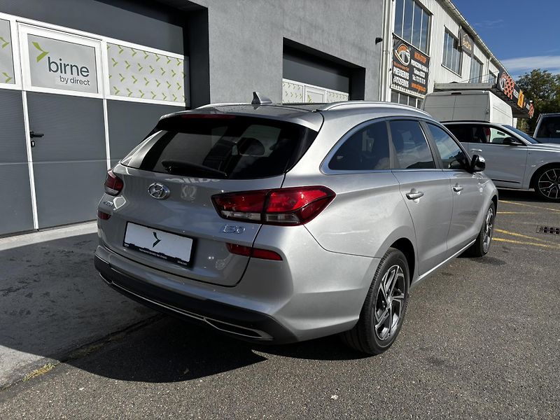 Hyundai i30 (2023) Kombi Smart 1.5 T-GDI MHEV - fotka 3 z 12