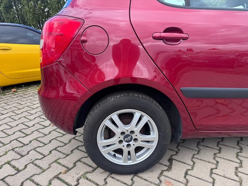 Škoda Fabia (2008) 1,2 HTP 44 KW KILOMETRY - fotka 15 z 38