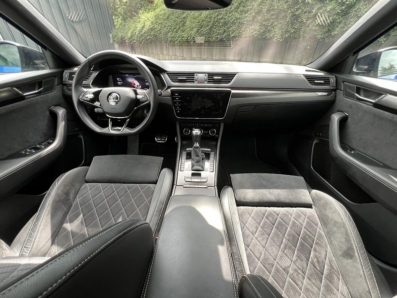 Škoda Superb iV 1.4 TSi 160 kW SPORTLINE - fotka 12 z 24