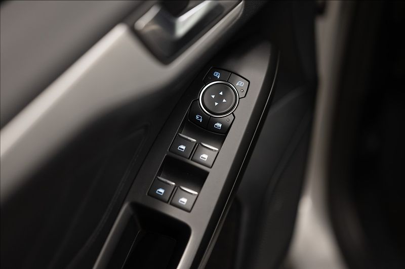 Ford Focus 1,5 TDCi NAVI VÝHŘEV VOLANTU - fotka 11 z 23