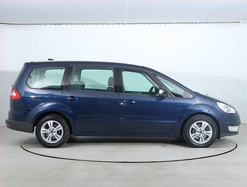 Ford Galaxy (2007) 2.0 TDCi, 7 míst - fotka 6 z 21