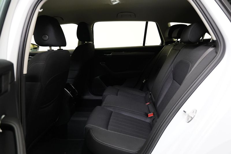 Škoda Superb - fotka 29 z 30