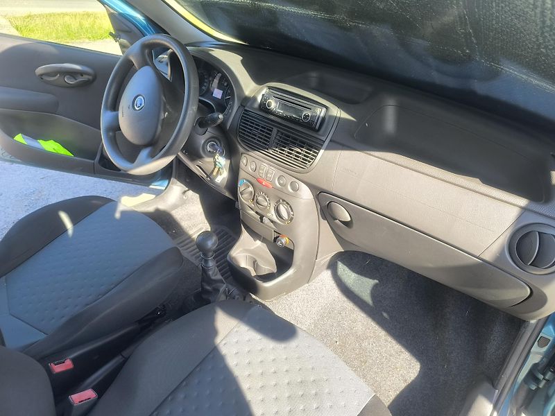 Fiat Punto 130TKM,PĚKNÉ,SERVISKA,CENA - fotka 7 z 17