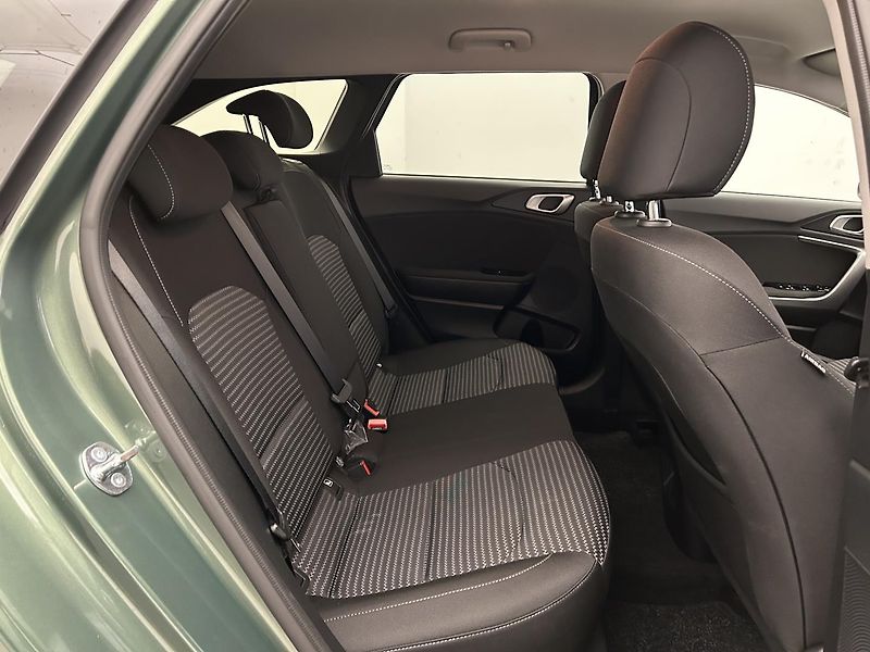 Kia Ceed 1.5 T-GDi GPF TOP (2025) - fotka 18 z 23