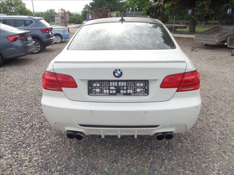 BMW Řada 3 3,0 - fotka 25 z 26
