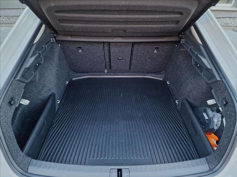 Škoda Octavia 2.0TDI Style, původ ČR,1.Maj. - fotka 16 z 50