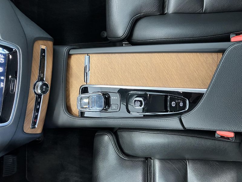 Volvo XC90 B5 AWD INSCRIPTION AT8, ČR - fotka 20 z 49