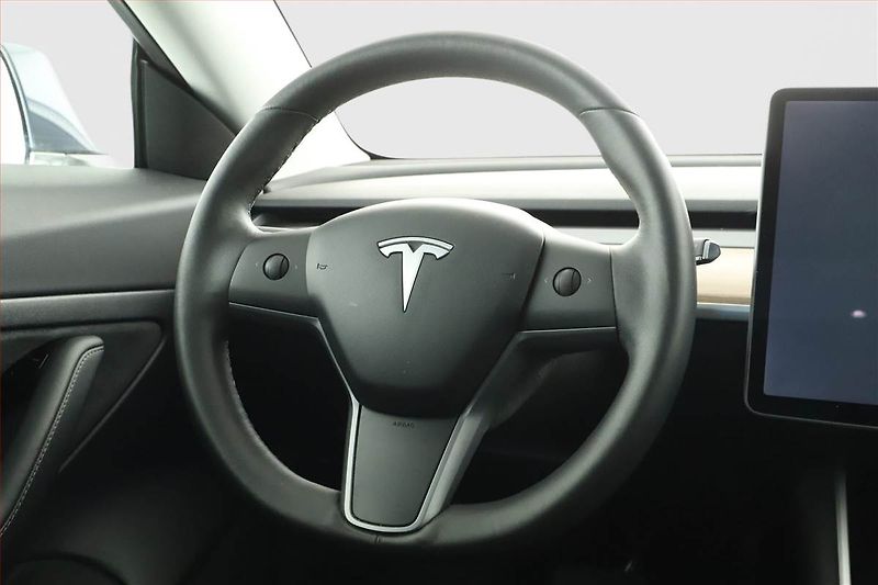 Tesla Model 3 (2020) Std Range Plus 52kWh, SoH 81% - fotka 19 z 25
