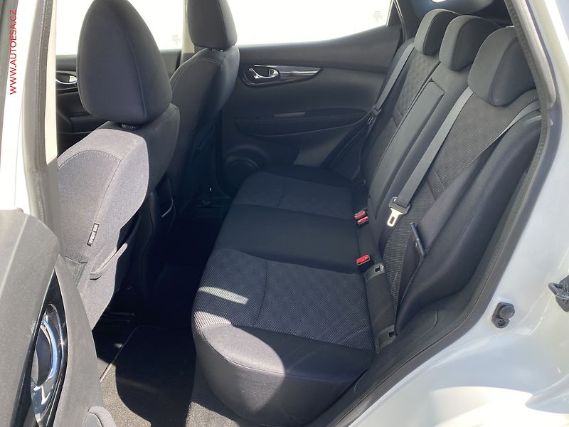 Nissan Qashqai (2015) 1.6 dCi 4x4, Acenta - fotka 12 z 16