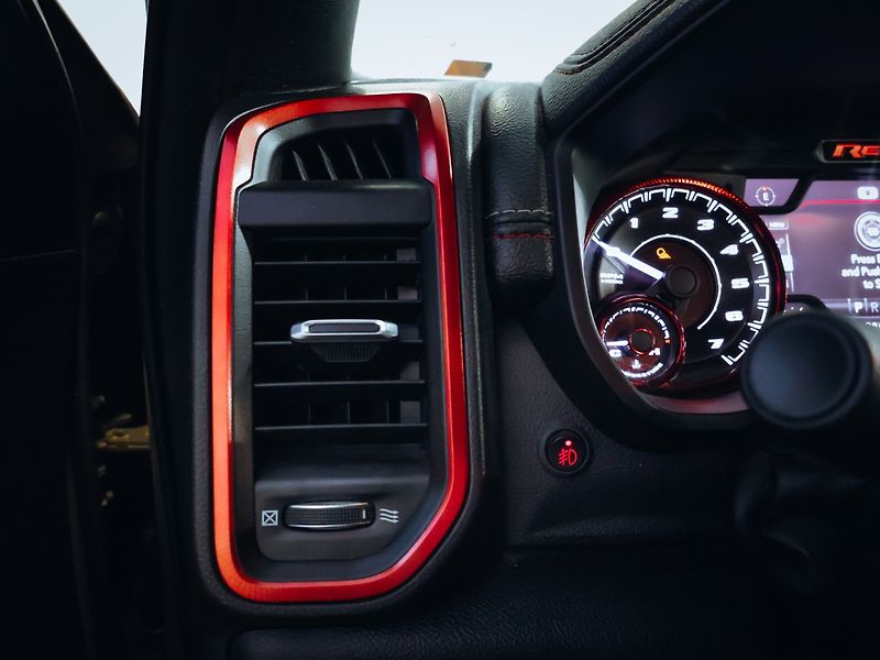 Dodge RAM 1500 5.7 REBEL 295 kW - fotka 10 z 34