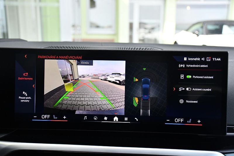 BMW i4 eDrive35 3L-ZÁRUKA  9tis.KM 1M - fotka 38 z 42