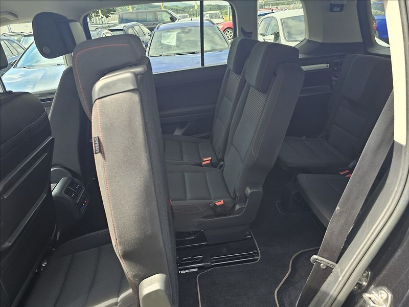 Volkswagen Touran 1,4 Tsi 110KW DSG Sound 7MÍST - fotka 30 z 47