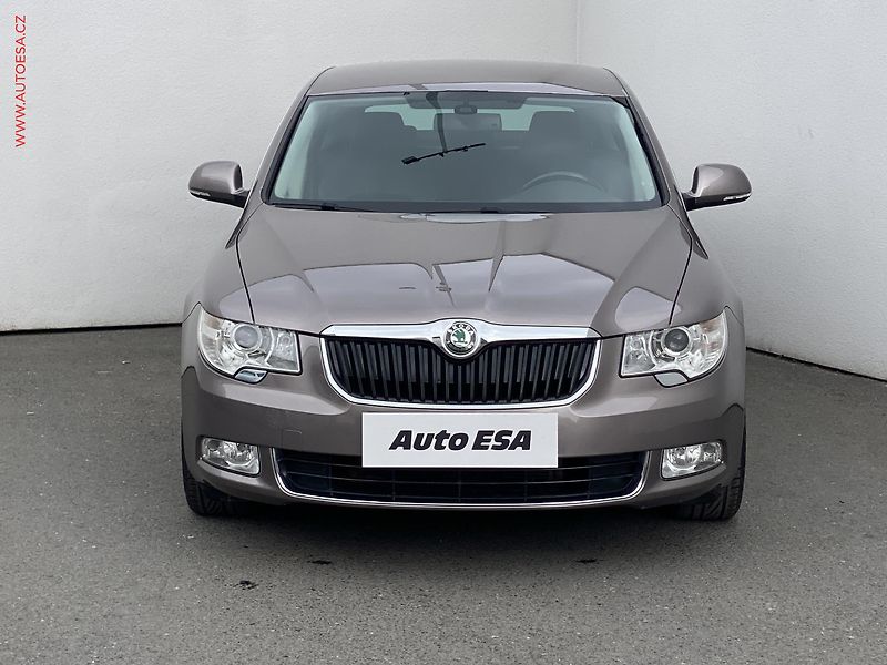 Škoda Superb (2012) 2.0 TDi, Ambition - fotka 2 z 17
