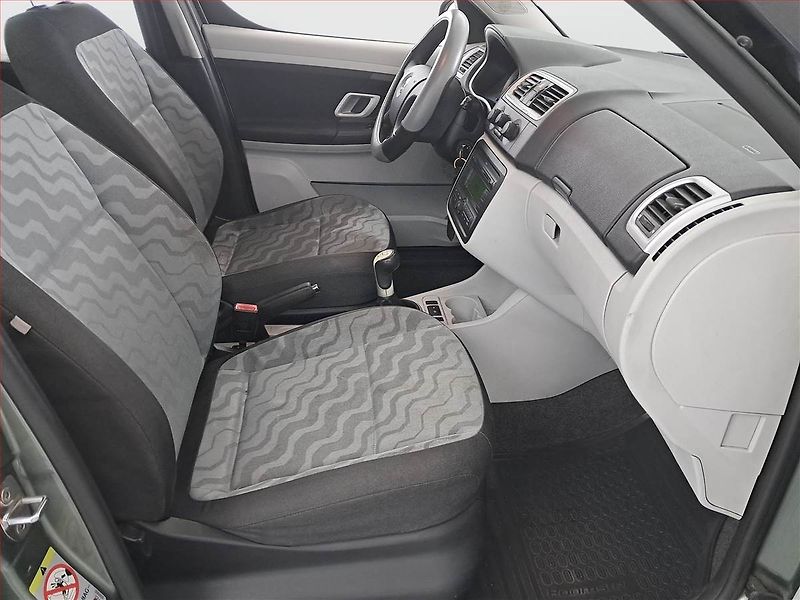 Škoda Roomster (2008) Comfort 1.2 12V, rezervace - fotka 9 z 14