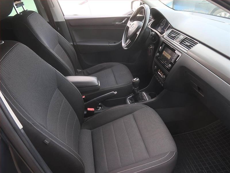 Škoda Rapid (2015) Spaceback 1.6 TDI, Xenony - fotka 9 z 17