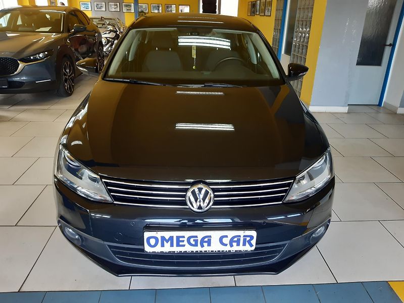 Volkswagen Jetta 1.2 TSI DigiKlima 33000km!! - fotka 2 z 22