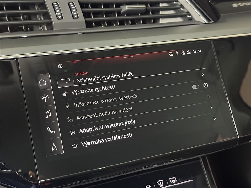 Audi e-tron 300kW S-Line Night Vision - fotka 29 z 48
