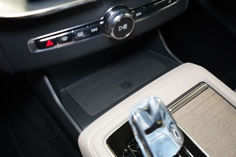 Volvo XC90 B5 AWD PLUS Dark, Vzduch, 360° - fotka 36 z 47
