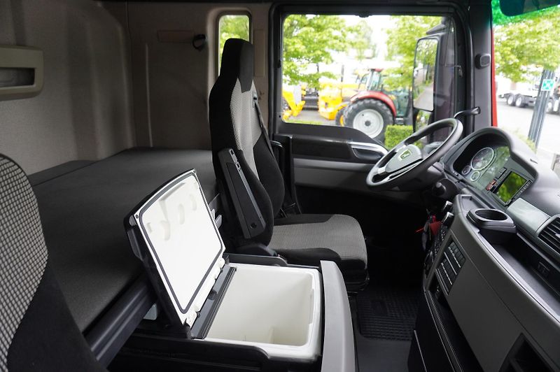 MAN TGX (2020) 33.640 6x4 tractor unit / 70 t - fotka 21 z 24