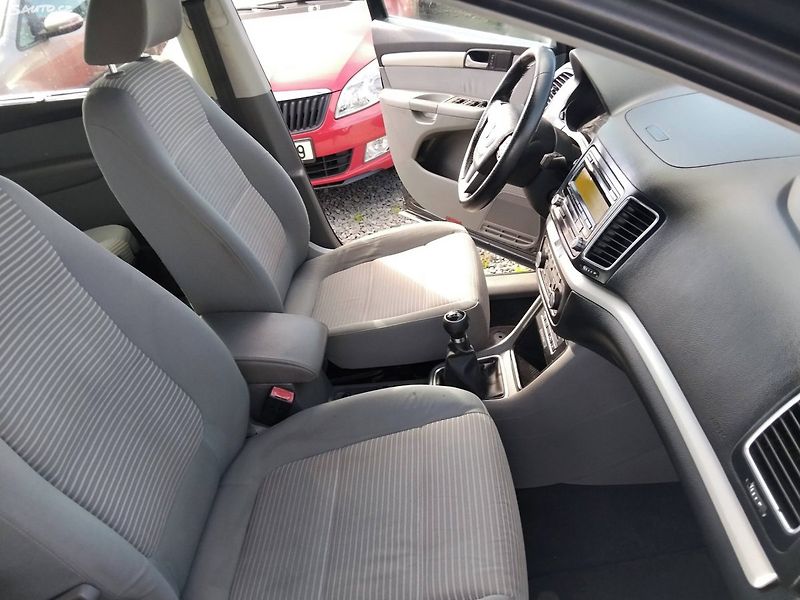 Seat Alhambra (2011) - fotka 22 z 28