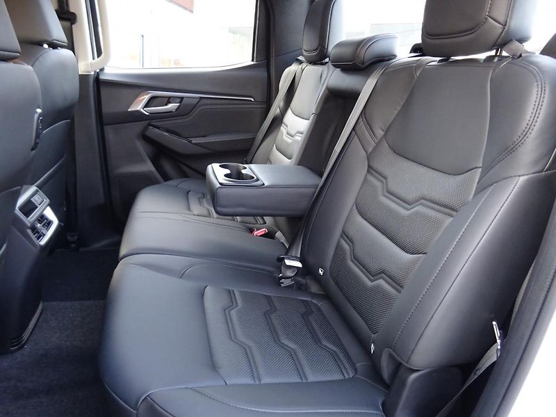 Isuzu D-Max (2025) LSE 1.9L 163K 4x4 6st. A/T - fotka 13 z 43