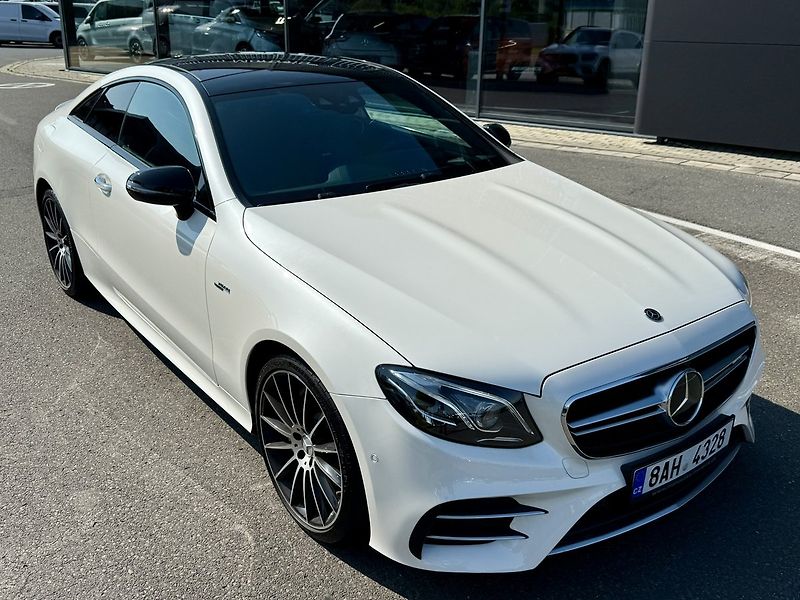 Mercedes-Benz Třídy E (2020) 53 AMG 4MATIC+ kupé - fotka 55 z 58
