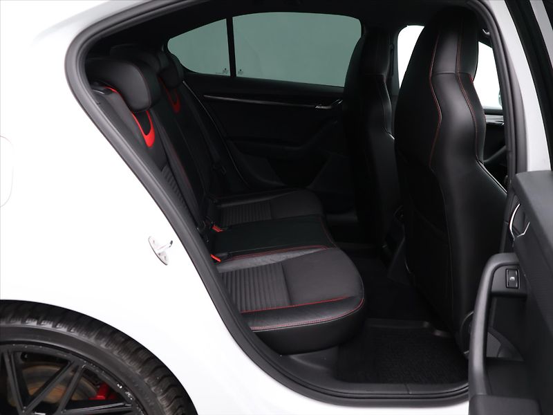 Škoda Octavia 2,0 TDI RS 135kW DSG CZ - fotka 13 z 29