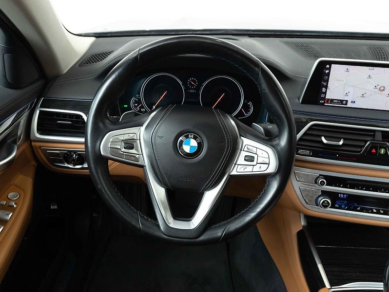 BMW Řada 7 740d xDrive - fotka 12 z 22
