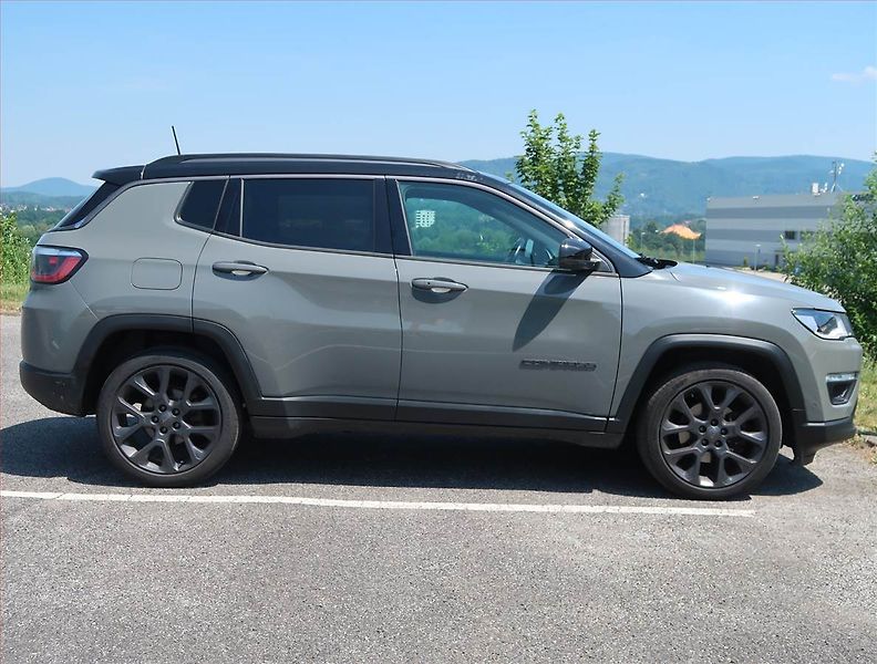 Jeep Compass (2021) 1.3 T-GDI - fotka 6 z 22