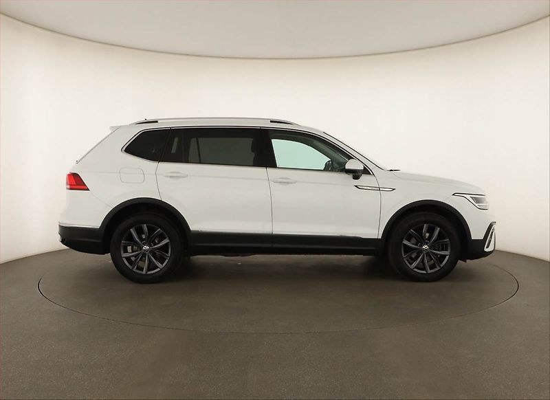 Volkswagen Tiguan Allspace (2023) Life 2.0 TDI - fotka 6 z 16