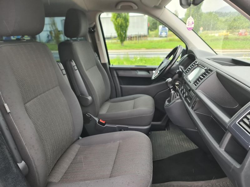 Volkswagen Transporter (2016)  CARAVELLE T6 2.0 TDi OLOMOUC - fotka 30 z 86
