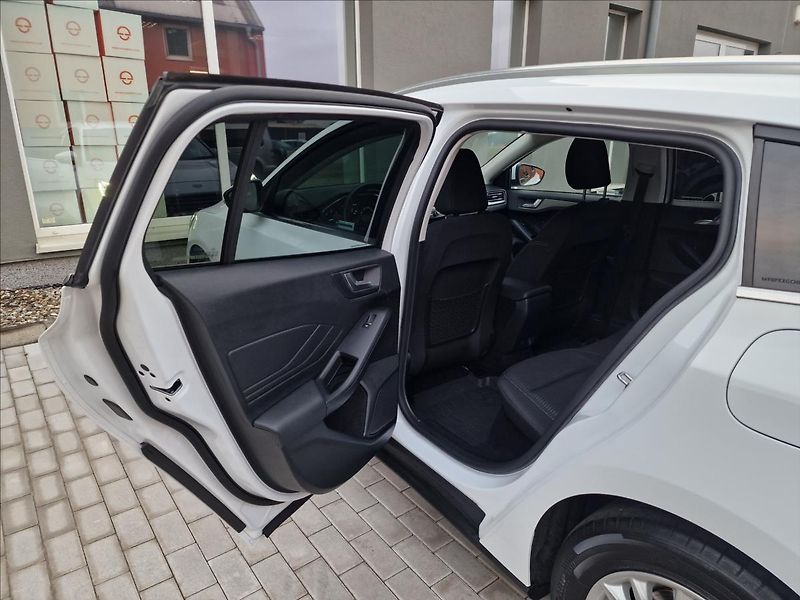 Ford Focus 1.5TDCi 88kW Titanium,ČR,1.Maj - fotka 18 z 48