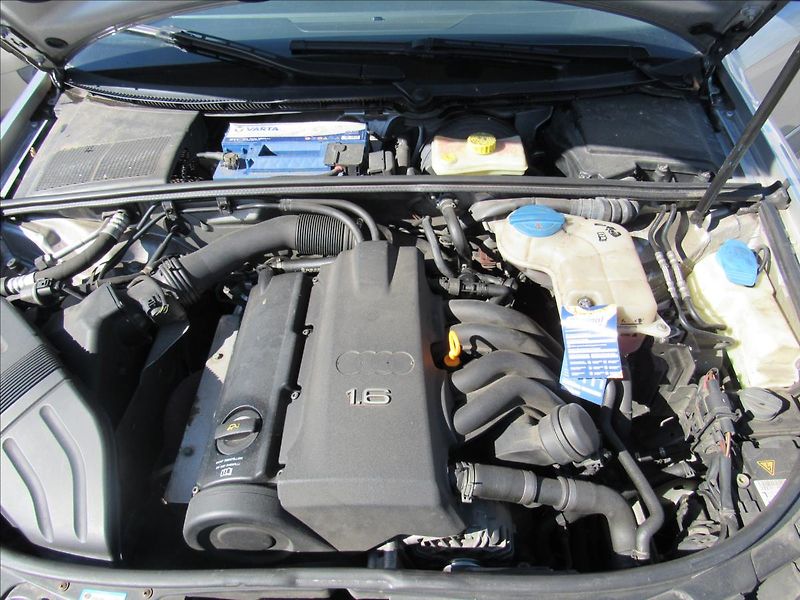 Audi A4 1,6 i 75kW Sedan - fotka 23 z 29