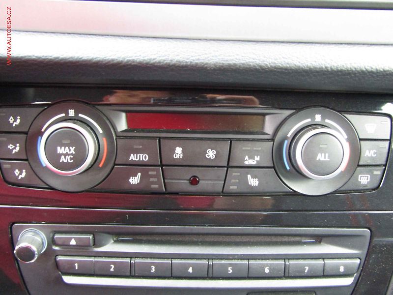 BMW X1 (2014) 2.0d xDrive20d, ČR, AT - fotka 15 z 21