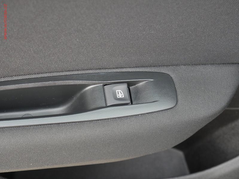 Renault Mégane (2021) 1.3 TCe, ČR - fotka 12 z 18