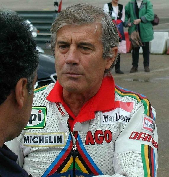 Giacomo Agostini je stále králem mezi závodníky silničních motocyklů. Na svém kontě má úctyhodných patnáct titulů mistra světa, které dosposud nikdo nepřekonal.