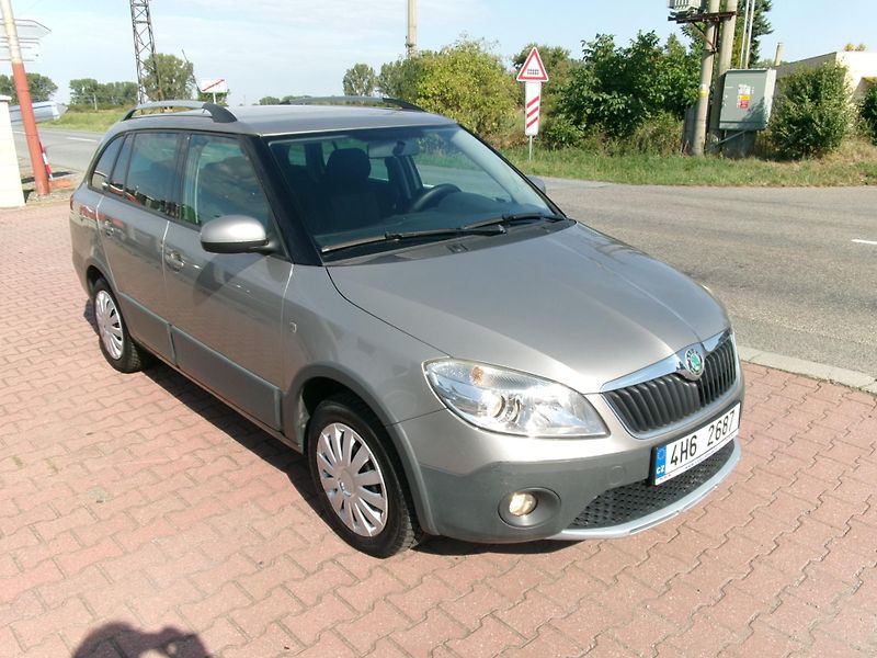 Škoda Fabia (2010) 1,2TSI SCOUT KLIMA TAŽNÉ - fotka 4 z 28