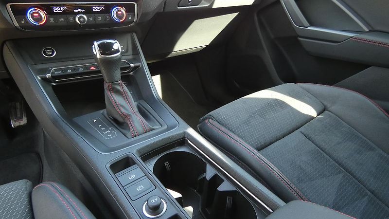 Audi Q3 Sportback 40 TFSI quattro S li - fotka 6 z 23