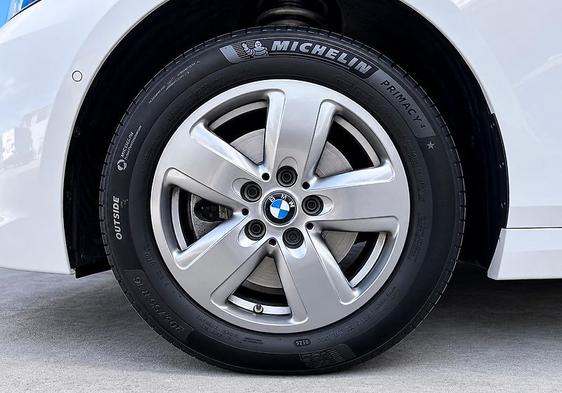 BMW Řada 2 218i Gran Coupe Advantage - fotka 22 z 22