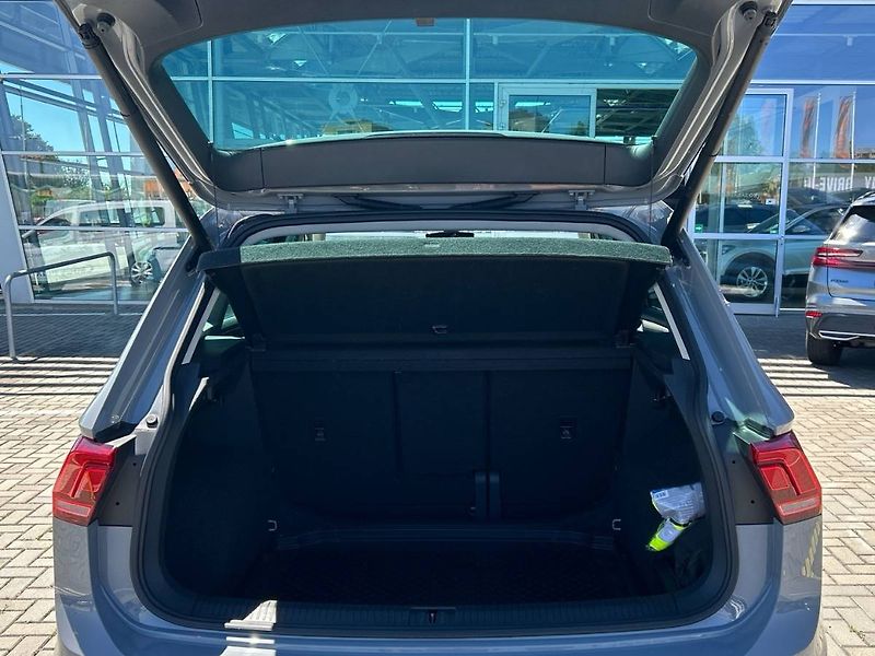 Volkswagen Tiguan (2020) 1.5 TSI Life - fotka 23 z 31