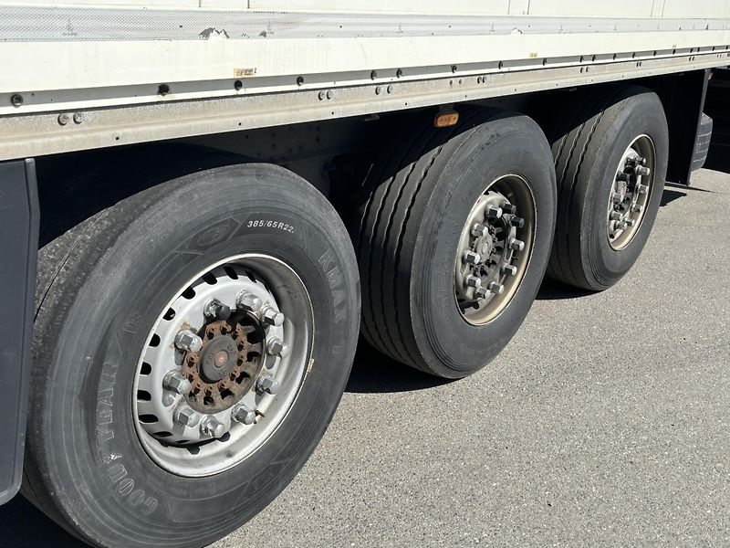 Schmitz Cargobull AG SKO 24/L skříň - fotka 11 z 12