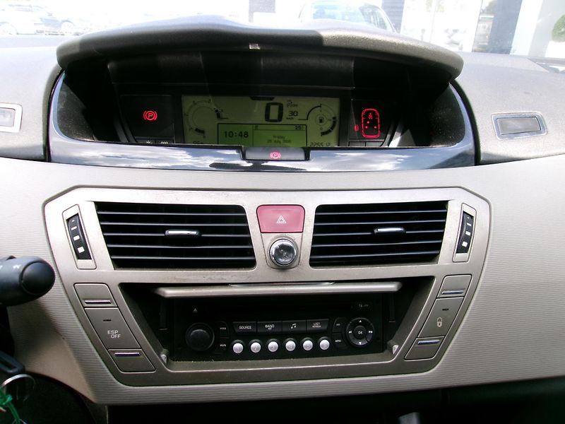 Citroën Grand C4 Picasso (2011) 2.0 HDi 7míst - fotka 16 z 18