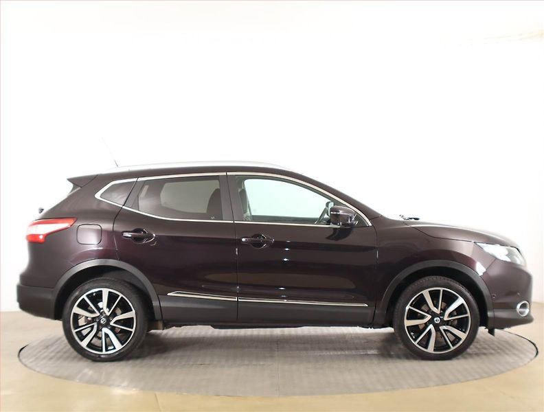 Nissan Qashqai (2016) 1.6 dCi, Kůže, Navi, Tempomat - fotka 6 z 17