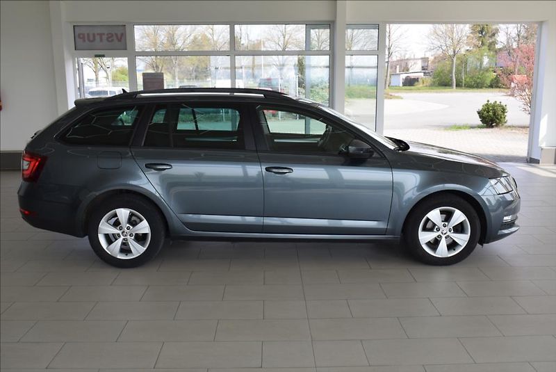 Škoda Octavia 1,6 TDi, DSG,NAVI,serviska, - fotka 4 z 40