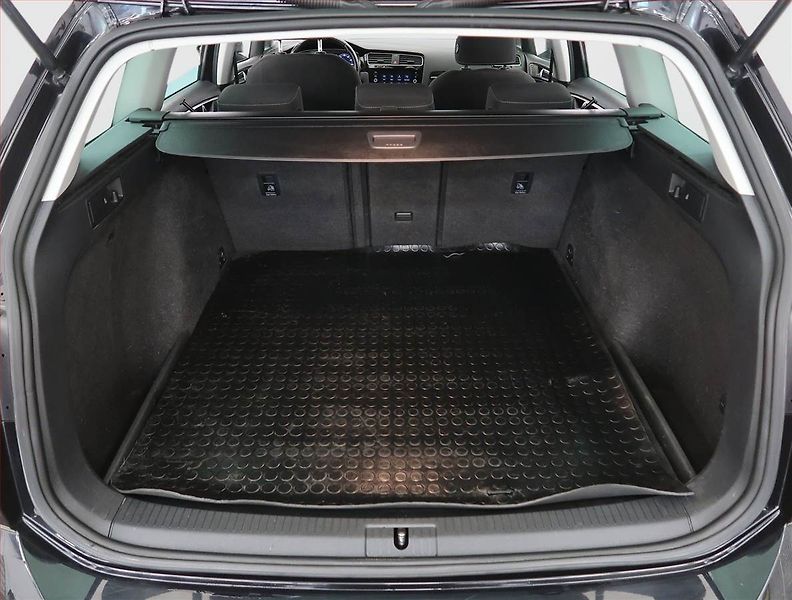 Volkswagen Golf (2018) 1.5 TSI, Automat, Serv.kniha - fotka 14 z 21