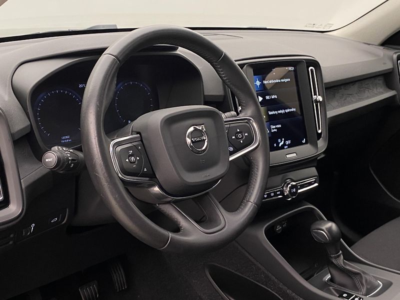 Volvo XC40 T2 KINETIC CZ - fotka 19 z 41