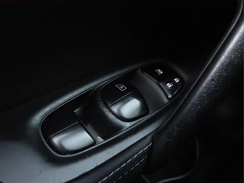 Nissan Qashqai (2015) 1.2 DIG-T, Automat, ČR,1.maj - fotka 18 z 28