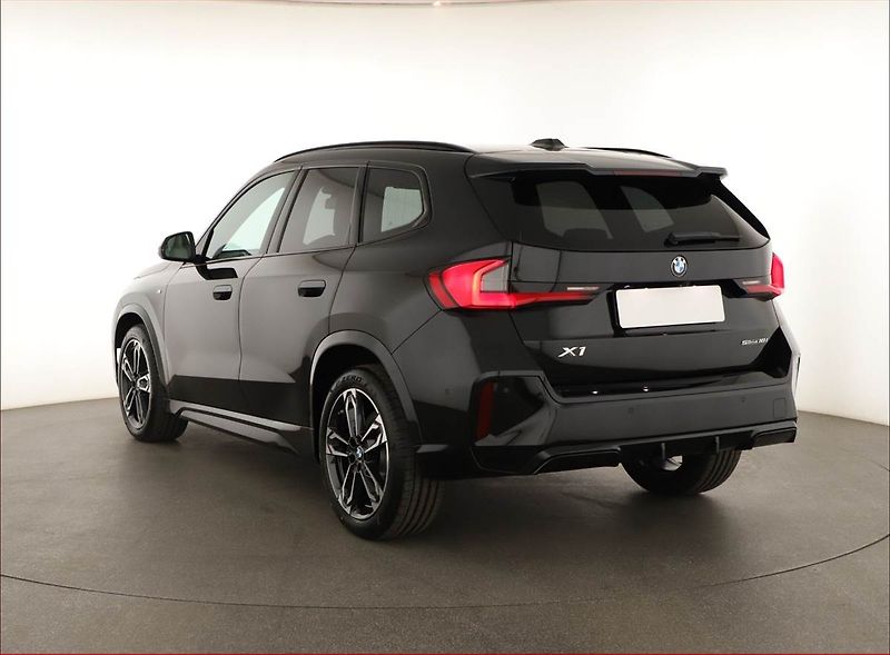 BMW X1 (2025) sDrive18i, Výhřev, Navi - fotka 4 z 25