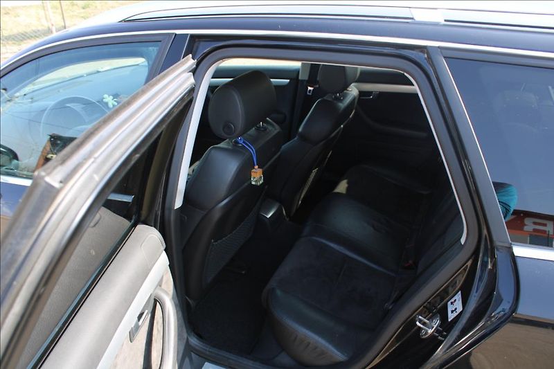 Audi A4 3,0 TDi  4x4,AUTOMAT,XENONY - fotka 11 z 29