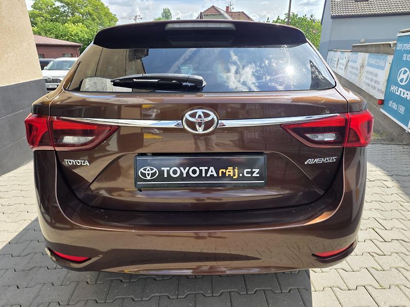 Toyota Avensis 2.0-VELMI ZACHOVALÝ STAV - fotka 10 z 28